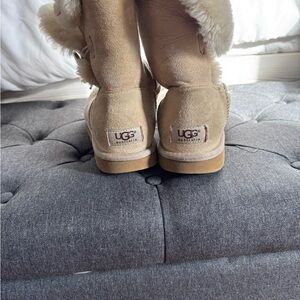 UGG Women's Beige Sheepskin Winter Boots ♥️